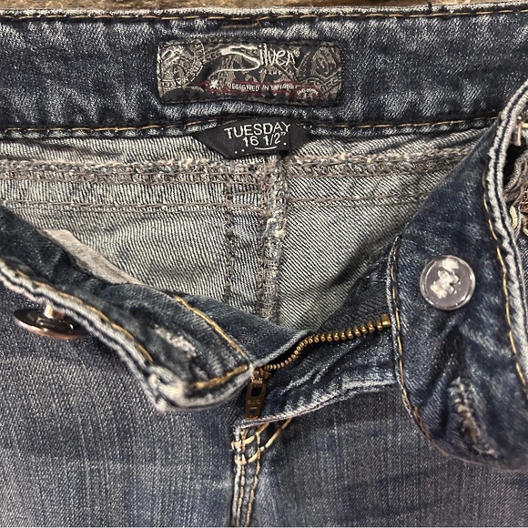 Silver Jeans Women's Tuesday women’s size 16.5 Straight Leg Blue Denim - Picture 4 of 8